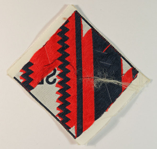 4th Searchlight Regiment R.A. WW2 Regimental Flash Sign Badge – BROUGH, NICHOLSON & HALL – VERY RARE — Lot No. 4471 - Image 3