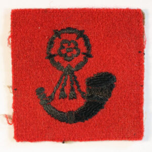 38th (The King’s Regiment) Searchlight Regiment R.A. (TA) WW2 Formation Sign Badge  —  Lot No. 4636 - Image 2
