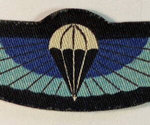 S.A.S. PARACHUTE WING WW2 Printed Prototype Badge – CALICO PRINTERS – VERY RARE — Lot No. 4608/sf8 - Image 2