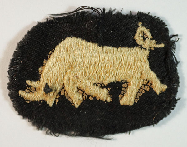 1st Armoured Division WW2 Embroidered Formation Sign Badge – Variant — Lot No. 4922 - Image 3