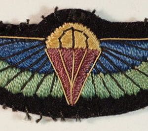 S.A.S. PARACHUTE WINGS WW2 Embroidered Badge — Lot No. 4920/sf80 - Image 2