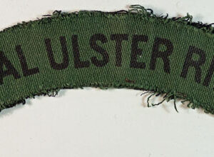 ROYAL ULSTER RIFLES WW2 Printed Shoulder Title Badge – CALICO PRINTERS –  SCARCE —  Lot No. 4969/SF14A - Image 2