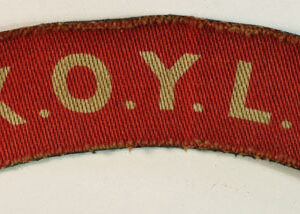 K.O.Y.L.I. – KING’S OWN YORKSHIRE LIGHT INFANTRY WW2 Printed Shoulder Title Badge – CALICO PRINTERS  —  Lot No. 5047 - Image 2