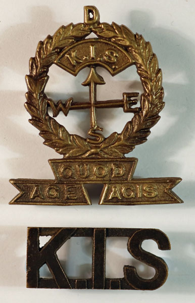 KENYA INDEPENDENT SQUADRON WW2 Cap & Shoulder Title Badges – SCARCE — Lot No. 5165/sf125