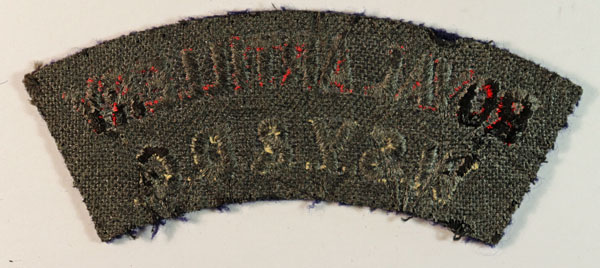 255th (WEST SOMERSET YEOMANRY & DORSET GARRISON) MEDIUM REGIMENT R.A. Embroidered Shoulder Title Badge — Lot No. 5393 - Image 3