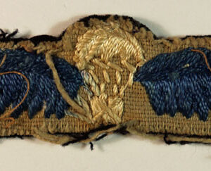 PARACHUTE & WINGS WW2 Theatre Made Arm Badge —  Lot No. 5557/SFB17 - Image 3