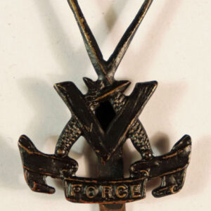 V.FORCE WW2 Black Painted Brass Cap Badge – RARE — Lot No. 5660/SFB40A - Image 2
