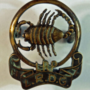 L.R.P. N.Z. L.R.D.G. – LONG RANF PATROL NEW ZEALAND LONG RANGE DESERT GROUP WW2 Bronze Metal Badge – COPY — Lot No. 5705/SFB45 - Image 2