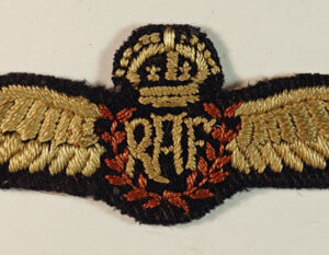 R.A.F. – Royal Air Force Pilot WW2 Embroidered Wings Badge —  Lot No. 5800 - Image 2