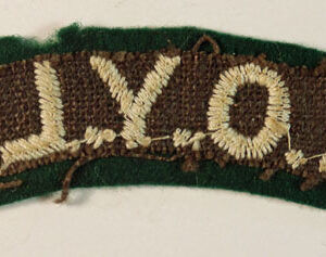 K.O.Y.L.I. – KING’S OWN YORKSHIRE LIGHT INFANTRY WW2 Italian Campaign Embroidered Shoulder Title Badge —  Lot No. 5841 - Image 3