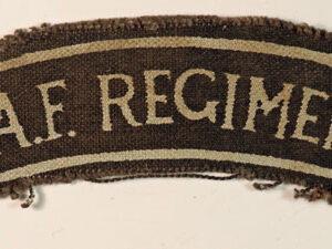 R.A.F. REGIMENT WW2 Printed Shoulder Title Badge – VARIENT —  Lot No. 5849 - Image 2