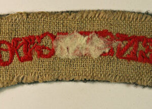 13th London Regiment (Princess Louise’s) – KENSINGTON 1924 Era Embroidered Shoulder Title Badge – Scarce — Lot No. 6121 - Image 3