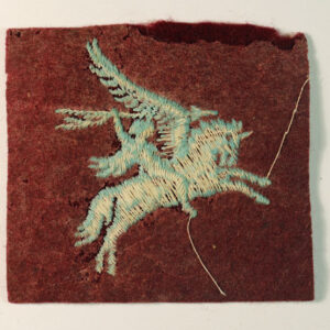 1st & 6th AIRBORNE DIVISIONS WW2 Embroidered Felt Formation Sign Badge —  Lot No. 6161 - Image 3