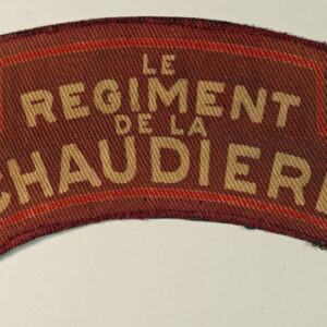 LE/REGIMENT/DE LA/CHAUDIERE WW2 Canadian Printed Shoulder Title Badge - CALICO PRINTERS ---  Lot No. 6140