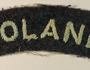 POLAND - R.A.F. WW2 Embroidered Nationality Shoulder Title Badge  ---  Lot No. 6144