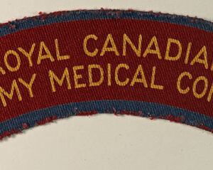 ROYAL CANADIAN/ARMY MEDICAL CORPS WW2 Printed Shoulder Title Badge - CALICO PRINTERS ---  Lot No. 6149