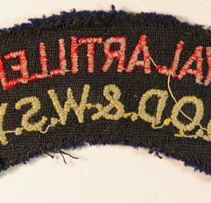250th (QUEEN’S OWN DORSET & WEST SOMERSET YEOMANRY) MEDIUM REGIMENT R.A. Embroidered Shoulder Title Badge — Lot No. 6229 - Image 3