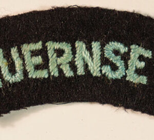 GUERNSEY - R.A.F. WW2 Embroidered Nationality Shoulder Title Badge ---  Lot No. 6292