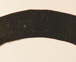 ROYAL SUSSEX WW2 Printed Cloth Shoulder Title Badge – CALICO PRINTERS —  Lot No. 6304 - Image 3