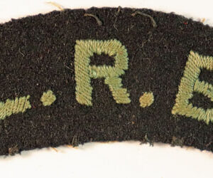 5th CITY OF LONDON BTTN. - L.R.B. (LONDON RIFLE BRIGADE) WW1 Embroidered Shoulder Title Badge ---  Lot No. 6418