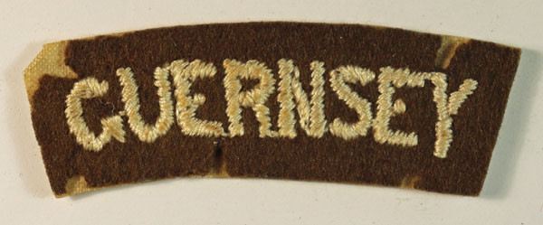 GUERNSEY WW2 Unofficial Shoulder Title Badge Volunteer Serving with the British Army — Lot No. 6445