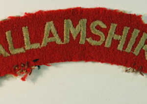HALLAMSHIRE BTTN., YORK & LANCASTER REGIMENT WW2 Shoulder Title Badge ---  Lot No. 6446