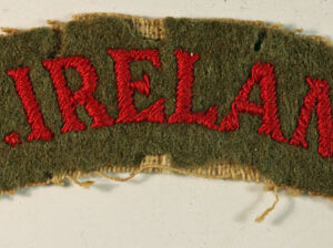 N.IRELAND WW2 Unofficial Shoulder Title Badge Volunteer Serving with the British Army ---  Lot No. 6449