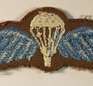 PARACHUTE & WINGS WW2 Arm Badge – EARLY PATTERN — Lot No. 6400 - Image 3