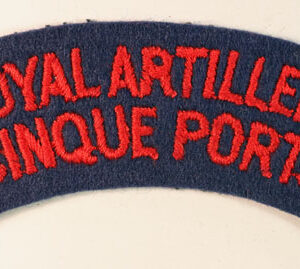 ROYAL ARTILLERY/CINQUE PORTS Embroidered Shoulder Title Badge ---  Lot No. 6454