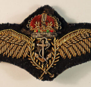 ROYAL NAVY - FLEET AIR ARM Pilot's WW2 Bullion Wings Badge --- Lot No. 6456