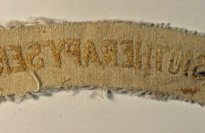 PHYSIOTHERAPY SERVICE WW2 Tropical Dress Embroidered Shoulder Title Badge – Variant  —  Lot No. 6301 - Image 3