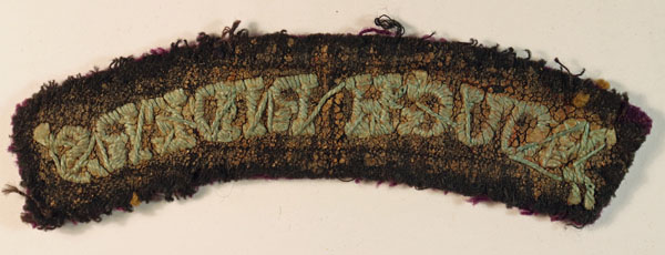 11th (CITY OF LONDON YEOMANRY) LAA Regiment (ROUGH RIDERS) WW2 Embroidered Shoulder Title Badge – Lot No: 6477 - Image 3