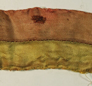 6th Battalion ROYAL TANK REGIMENT WW2 Ribbon Shoulder Flash Badge  ---  Lot No. 6516