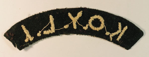 K.O.Y.L.I. – KING’S OWN YORKSHIRE LIGHT INFANTRY WW2 Italian Campaign Embroidered Shoulder Title Badge — Lot No. 6501 - Image 3