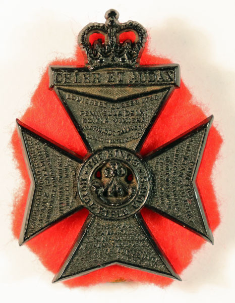 THE KING’S ROYAL RIFLE CORPS – Queen’s Crown Plastic Cap Badge – SCARCE — Lot No. 6510