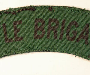 RIFLE BRIGADE WW2 Printed Shoulder Title Badge - CALICO PRINTERS --- Lot No. 6507