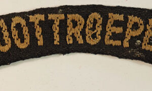 STOOTTROEPEN Regiment WW2 Netherlands Shoulder Title Badge - SCARCE -- Lot No. 6558