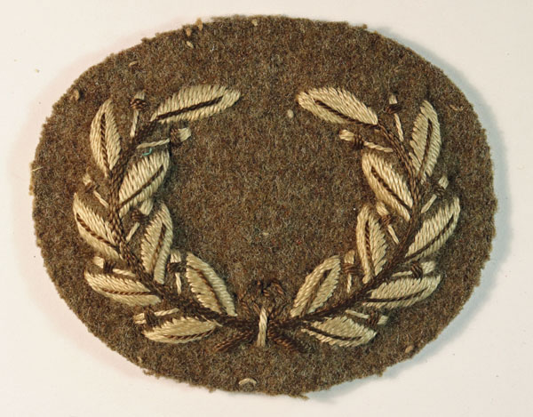 SENIOR LEADER – A.T.S. – 1st Pattern WW2 Padded Embroidered Arm Badge – SCARCE — Lot No. 6508