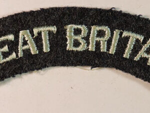 GREAT BRITAIN - R.A.F. WW2 Embroidered Nationality Shoulder Title Badge - SERIFS  ---  Lot No. 6588