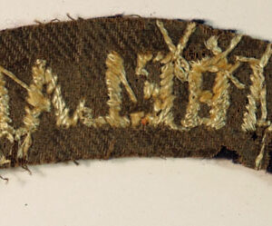 N.IRELAND (Serifs) – R.A.F. WW2 Embroidered Nationality Shoulder Title Badge  —  Lot No. 6397 - Image 3