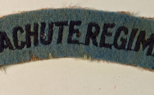 PARACHUTE REGIMENT WW2 Embroidered Shoulder Title Badge  ---  Lot No. 6593