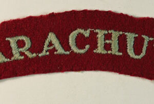 PARACHUTE WW2 Serifs Shoulder Title Badge - SCARCE ---  Lot No. 6649