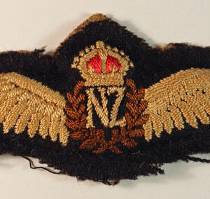 R.N.Z.A.F. - Royal New Zealand Air Force Pilot's Wings WW2 Padded Embroidered Brevet Badge  ---  Lot No. 6656