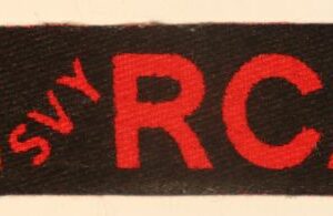2 SVY RCA - 2nd Survey Regiment Royal Canadian Artillery WW2 British Made Printed Shoulder Title Badge - CALICO PRINTERS ---  Lot No. 6668A