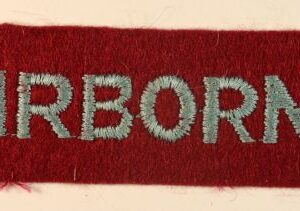 AIRBORNE WW2 Paste Back Shoulder Title Badge  ---  Lot No. 6686