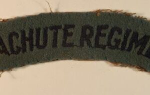 PARACHUTE REGIMENT WW2 Embroidered Shoulder Title Badge  ---  Lot No. 6694