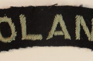 POLAND - R.A.F. WW2 Embroidered Nationality Shoulder Title Badge  ---  Lot No. 6754