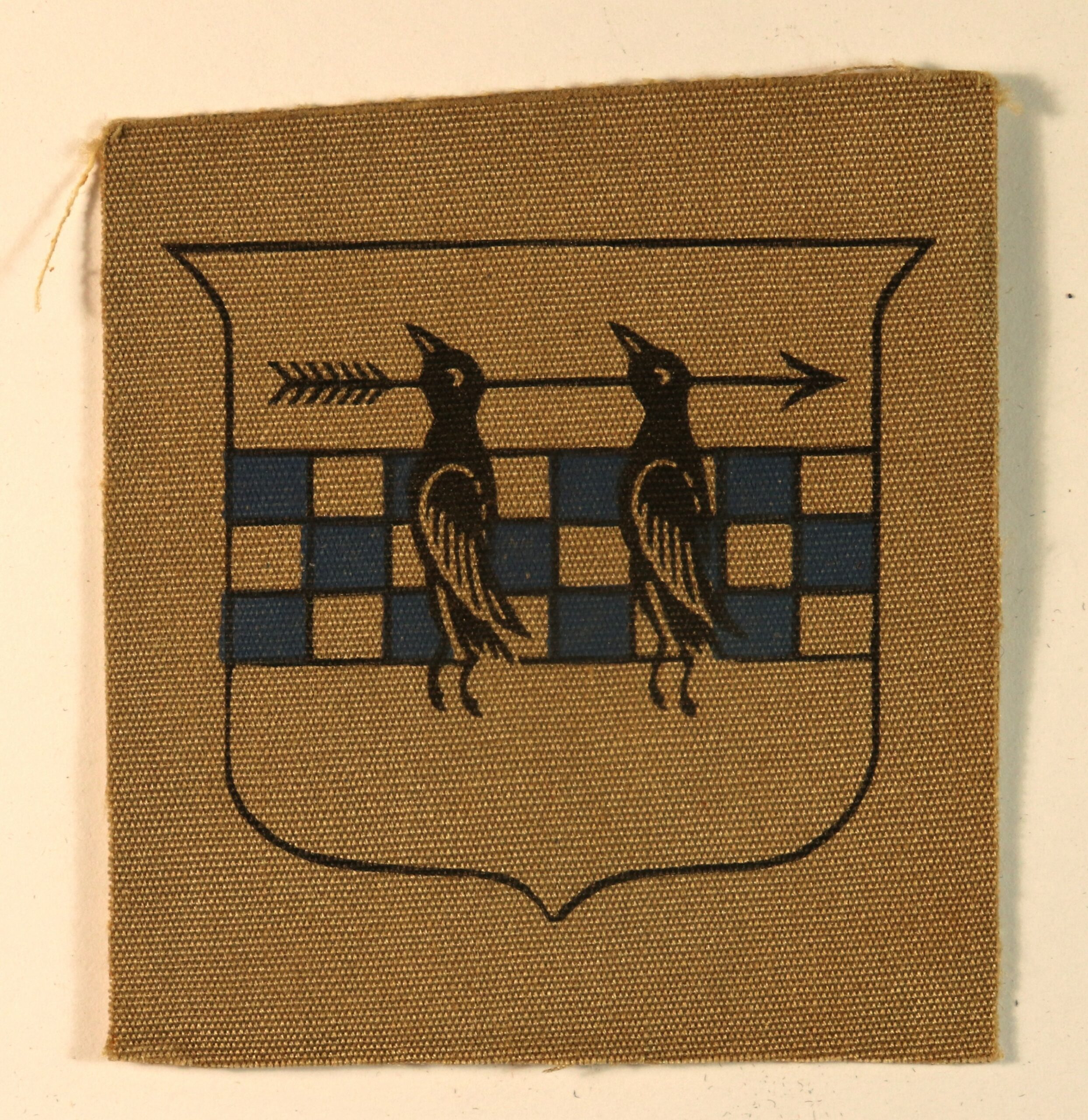 104th HEAVY ANTI-AIRCRAFT REGIMENT WW2 Printed Formation Sign Badge – SCARCE — Lot No. 6824