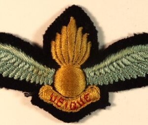 AIR OBSERVATION POST PILOT, ROYAL ARTILLERY Post War Embroidered Badge ---  Lot No. 6827