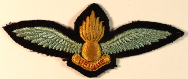 AIR OBSERVATION POST PILOT, ROYAL ARTILLERY Post War Embroidered Badge — Lot No. 6827